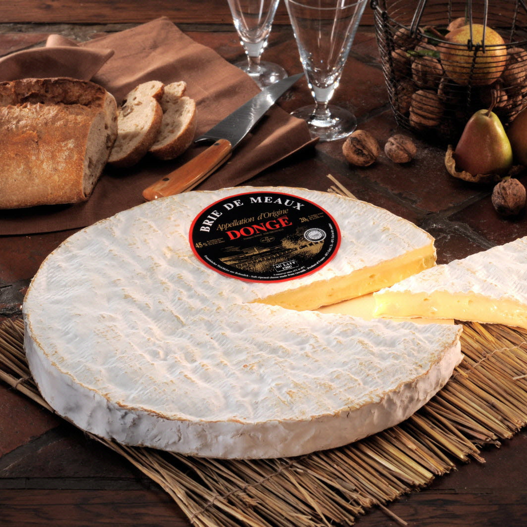 Brie de meaux entier