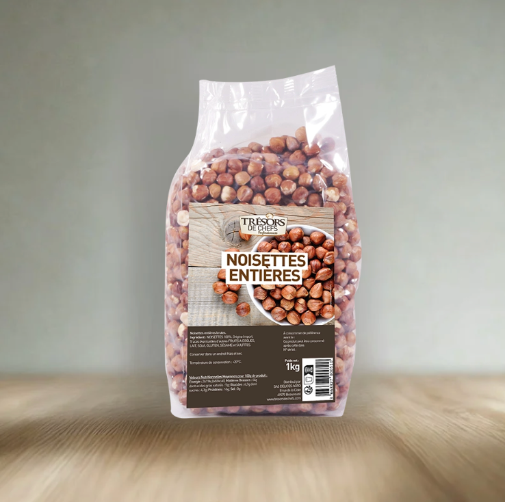 Noisettes entières brutes