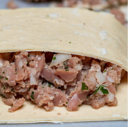 Feuilleté à la viande de porc cru surgelé